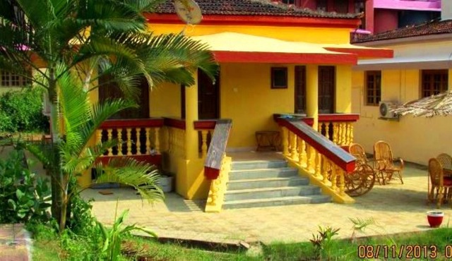 Detached, Poolside Bungalow, Only 300 M From The Beach