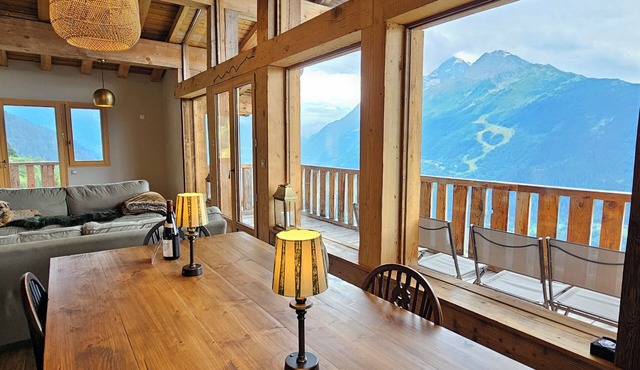Detached, spacious, 3 bedroom chalet with outstanding views in a great location!