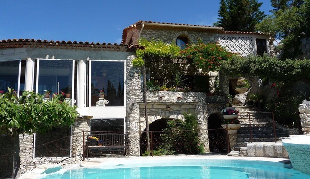 Detached stone house with swimming pool and ponds