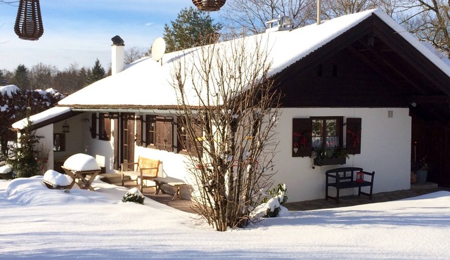 Detached vacation home with beautiful garden & mountain views, above Bad Tölz