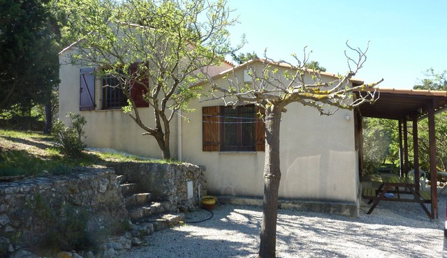 Detached vacation home in 1200m2 Mediterranean garden