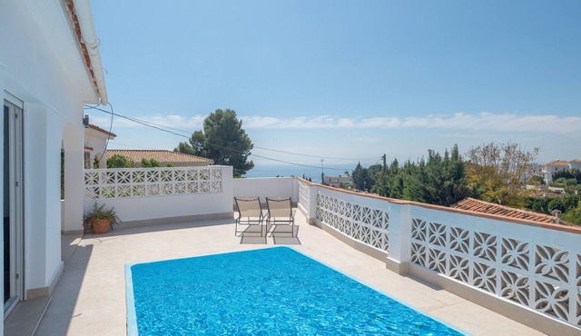 Detached villa, beautiful sea view, private pool near Benalmadena pueblo