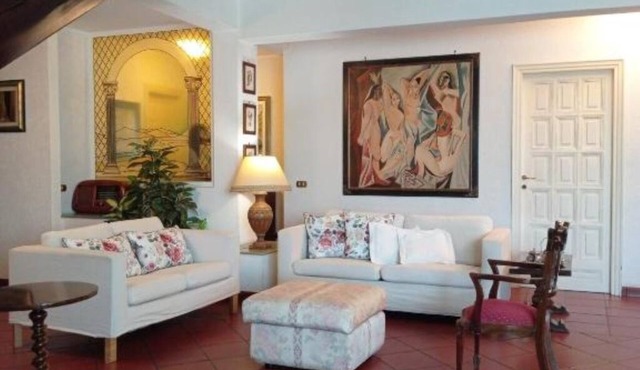 Detached villa with exclusive garden and jacuzzi