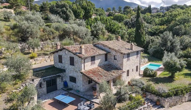 Detached villa with private pool and great panoramic views!