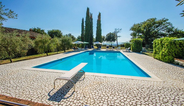 Detached villa with private pool in Umbria, 80 kms from Rome. Amenities at 2kms
