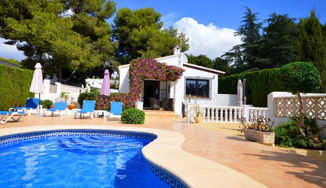 Detached Villa with Private Pool and Garden