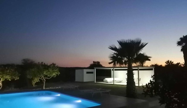 Detached villa with private pool, 5 minutes from the sea, air conditioning