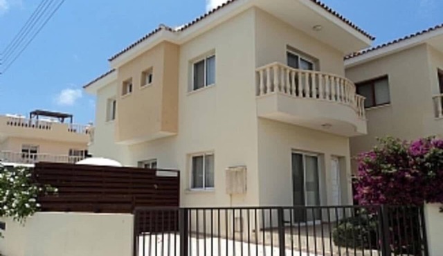 Detached Villa With Private Pool Close To All Amenities - WiFi included