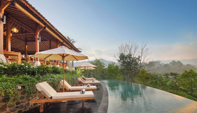 Devani Resort Sidemen