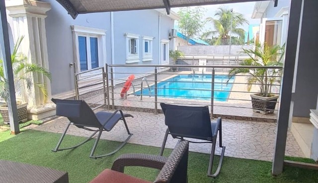 Devon's 5BR pool villa, gated in Sun City Estate, Abuja
