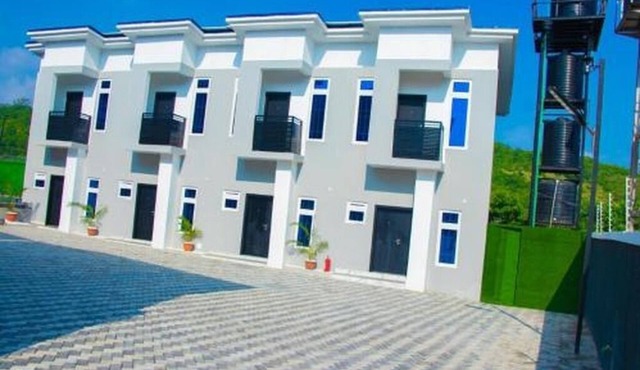 Devon's Stylish 1BR Apartment + Pool, Apo Resettlement Abuja