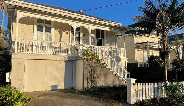 Devonport Sunny Villa for short term rental