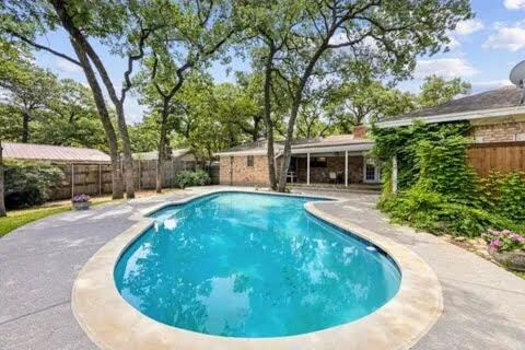 DFW World Cup Oasis-Pool & 15 Min to Stadium