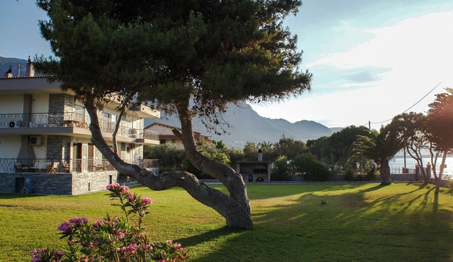 Diakopto beachfront, extra comfort 3BR family apartment (Punda Beach)