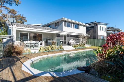 Diamond Head Manor - Pool, Water Views, Central
