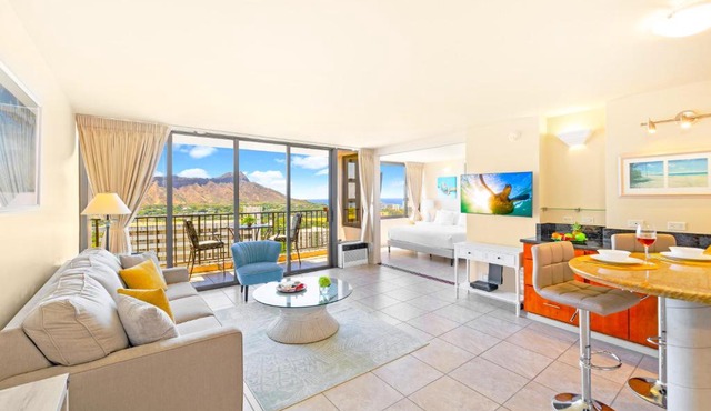 Diamond Head Views Retreat with Free Parking & Near Waikiki Beach!