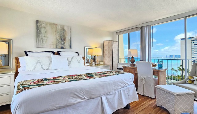 Diamondhead Beach Hotel PH02/King Bed Studio, Gold Coast Penthouse Paradise