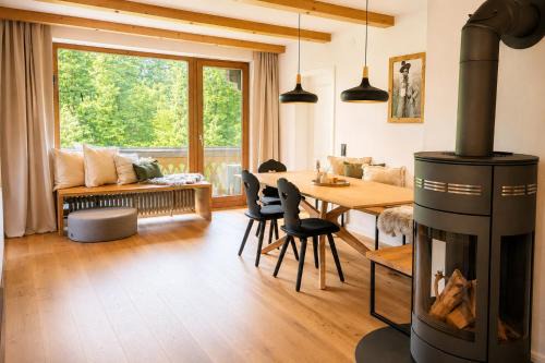 Die Watzmannsuite - Familienfreundliche Ferienwohnung in historischer Villa mit Kamin, Infrarotsauna, Balkon, Garten, nur 10 Gehminuten ins Zentrum von Berchtesgaden