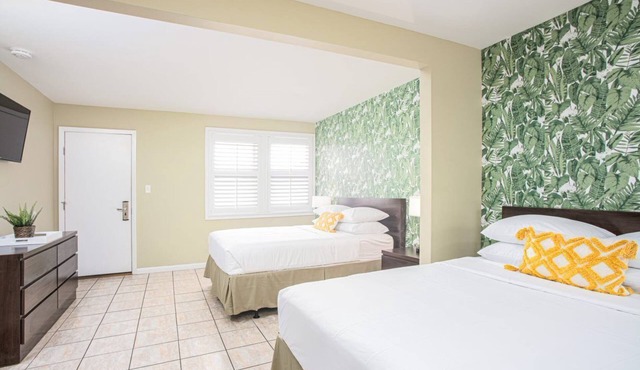 Digital Retro Boutique Hotel - Double Full with Breakfast Nook near Downtown St. Augustine & the Beach