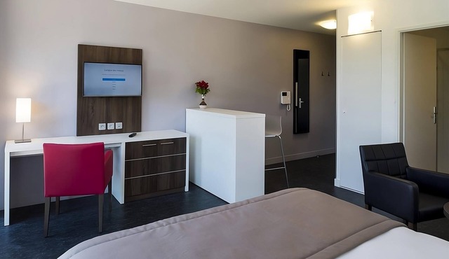 Dijon’s Ideal Room for Easygoing | Studio w/Kitchenette | Free Offsite Parking