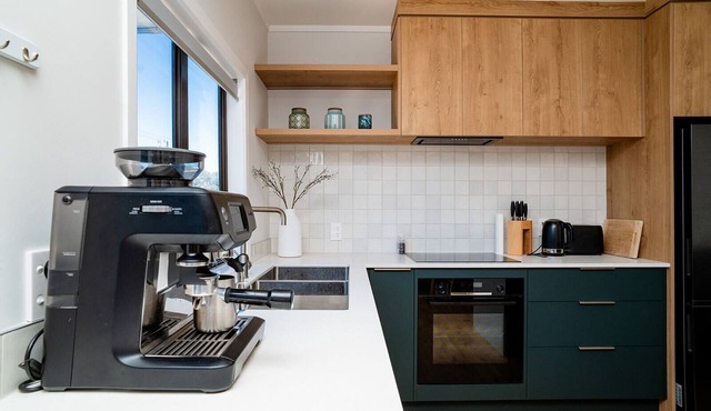 Dillon Darling - fun family holiday home, close to village and beach, sleeps 11!