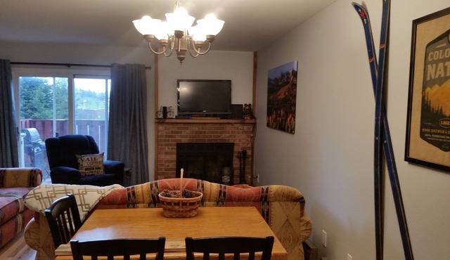 Dillon / Keystone Quiet and Comfortable Townhouse