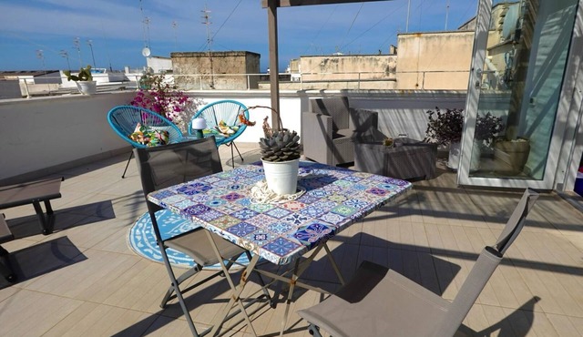 Dimora Eride - Typical House in the Historic Center of Monopoli with Terrace
