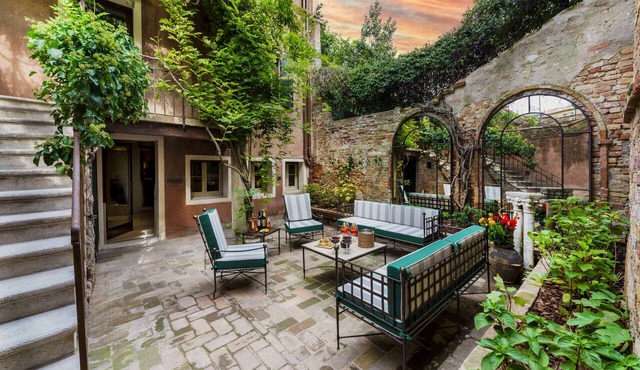 Dimora Orlando with Private Courtyard