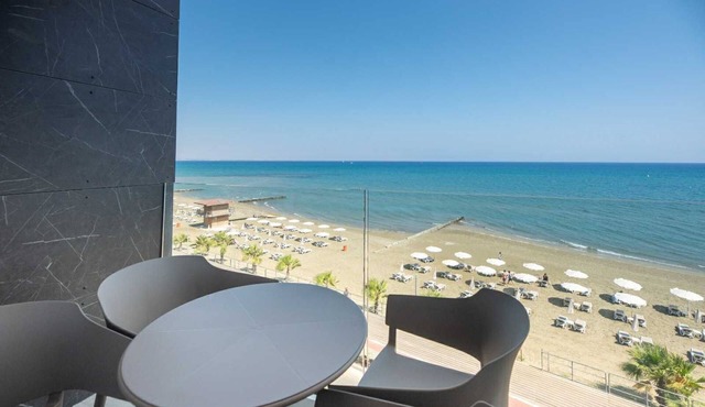 Dinglis Beach Hotel Apartments