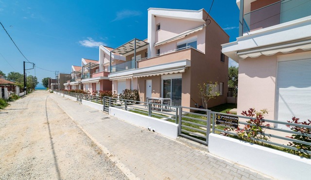 Dionysos -Three-Bedroom Triplex with Garden