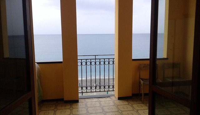 direct apartment on the sea