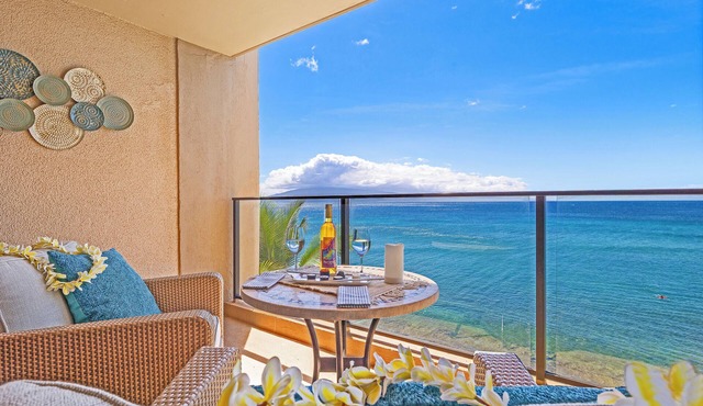 Direct Beachfront Mahana Kaanapali Walk to Shops, Restaurants, and Food Trucks
