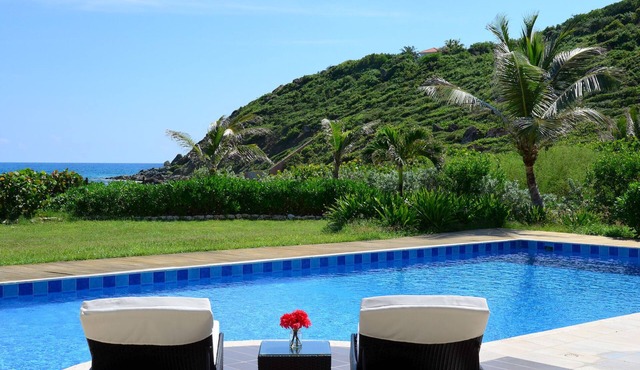 Direct Beachfront 6 BDR/en-suite/maid included. Excellent service. Rare gem (O)