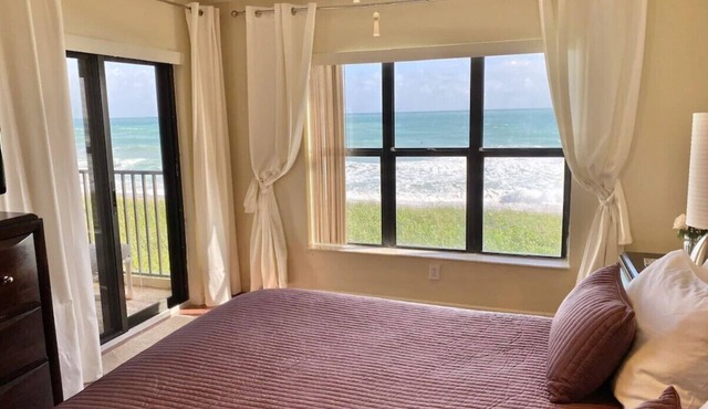 DIRECT OCEAN FRONT ON BEACH! Amazing views throughout! Mthly Discount! 2br/2ba