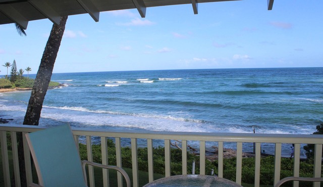 DIRECT OCEAN FRONT W/BIG VIEWS. Kapaa Sands