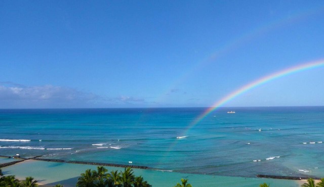 Direct Oceanfront in the Heart of Waikiki! Spectacular New Custom Reno!
