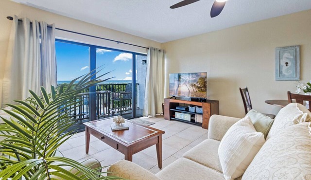 Direct Oceanfront Condo W/Private Balcony & BBQ Grills
