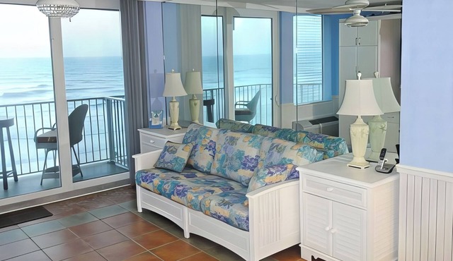 DIRECT OCEANFRONT CORNER UNIT - OCEAN VIEWS FROM LIVING ROOM AND BEDROOM