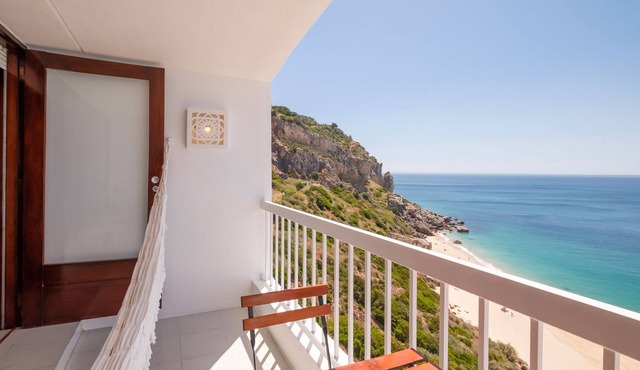 Direct & Private beach access. 30 km from Lisbon