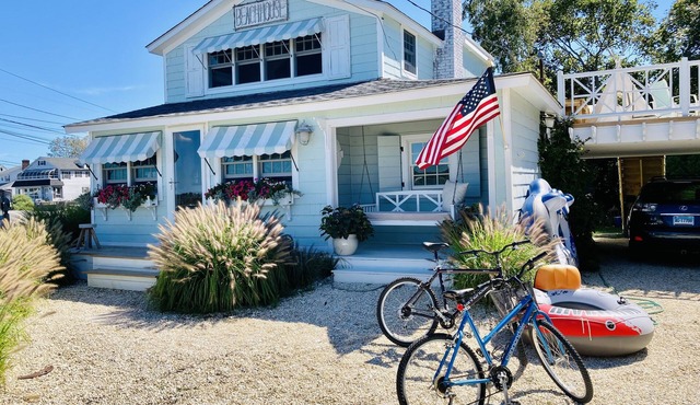 DIRECT WATERFRONT Beachhouse!
