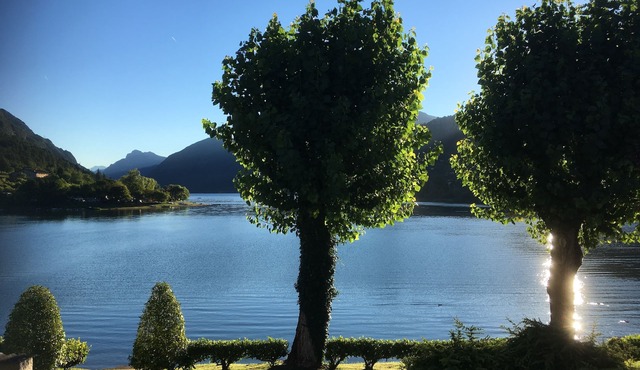 DIRECTLY ON THE BEACH/LAKE, apartment up to 4 people, pool and garden, Villa Soghetta type S3