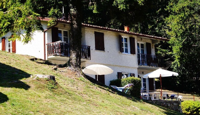 Directly on the lake with terrace