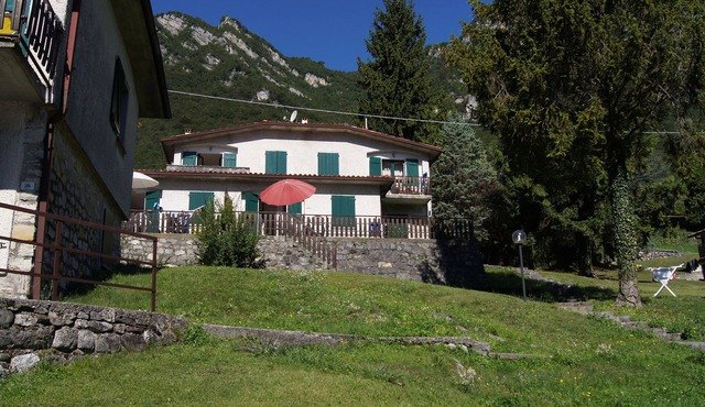 Directly on the lake with terrace and two bedrooms