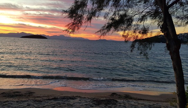 Directly on the waterfront (beach) + magnificant view