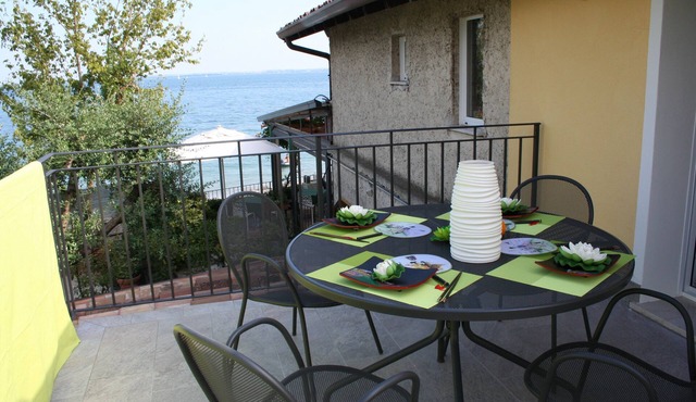 Direttamente Sulla Spiaggia con Terrazza Vista Lago