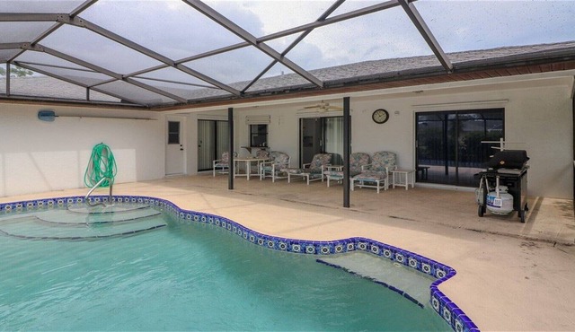 Disc $ May-Oct. Beautifully maintained pool home in a nice area.
