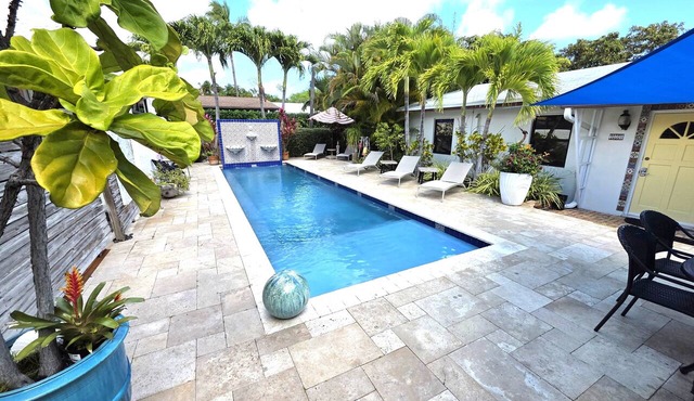 DISC Premier 1 BR KING, Exceptional. APR-NOV deals; Pool, Ave/Beaches Walkable