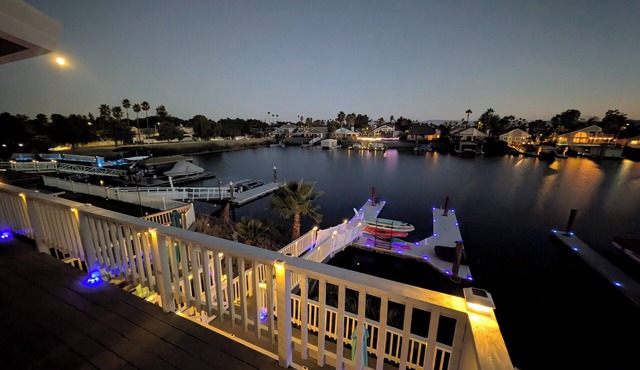 DiscoBay Waterfront Getaway w/Game Room, Video Games, Deck & Water toys