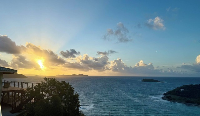 Discounts on June Dates! 5 min from Salt Pond! Beautiful 5 star Villa!