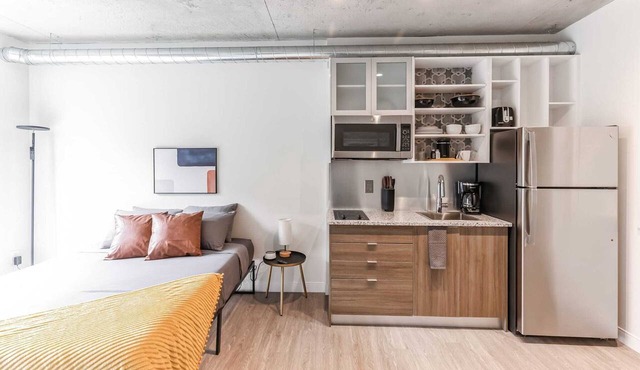 Discover Downtown! Cozy Studio by the Flats East Bank